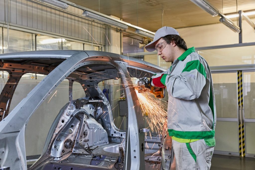 Od prvního výkresu až po stavbu vozu prováděli žáci všechny pracovní kroky sami, za podpory svých pedagogů a odborníků ze společnosti Škoda Auto, jmenovitě z oblasti designu, výroby a technického vývoje.