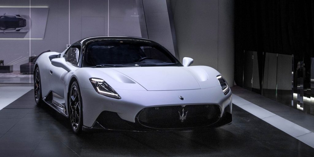 Nejkrášnějším superautem s cenovkou za více než 60 000 eur se stalo Maserati MC20. V kategorii byly dále vozy: ASTON MARTIN V12 Speedster, FERRARI Portofino M a LAMBORGHINI Sian Roadster