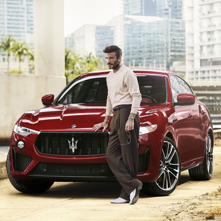 Nový ambasador Maserati David Beckham pózuje s modelem Levante Trofeo