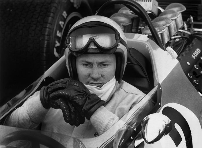 Závodník a zakladatel značky McLaren Bruce McLaren