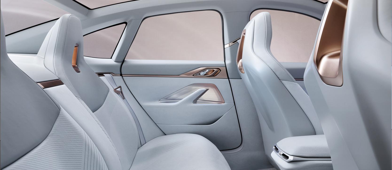 O designových přednostek BMW Concept i4 hovořil Adrian van Hooydonk, Senior Vice President BMW Group Design