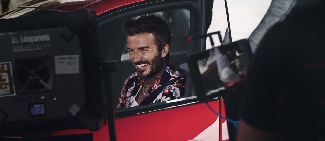 Nový ambasador Maserati David Beckham při natáčení reklamního spotu s modelem Levante Trofeo